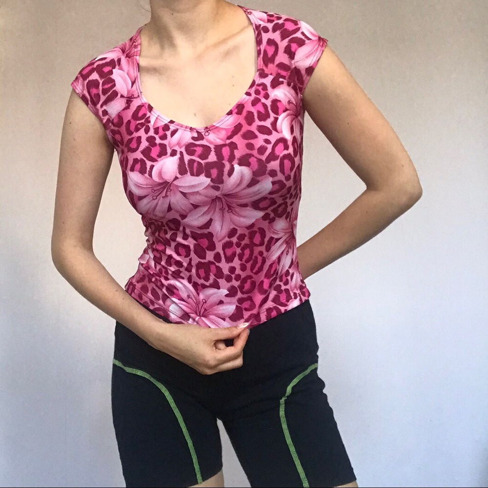 Vintage y2k pink graphic top💞
